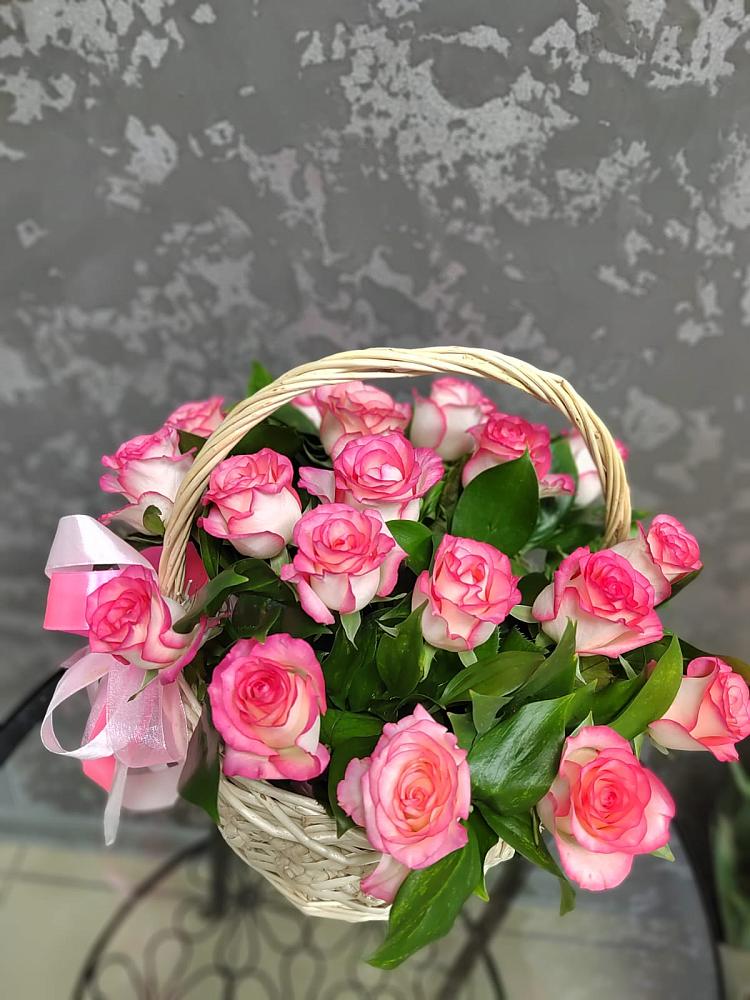 Цветочная композиция из Розы в корзине в Новолеушковской