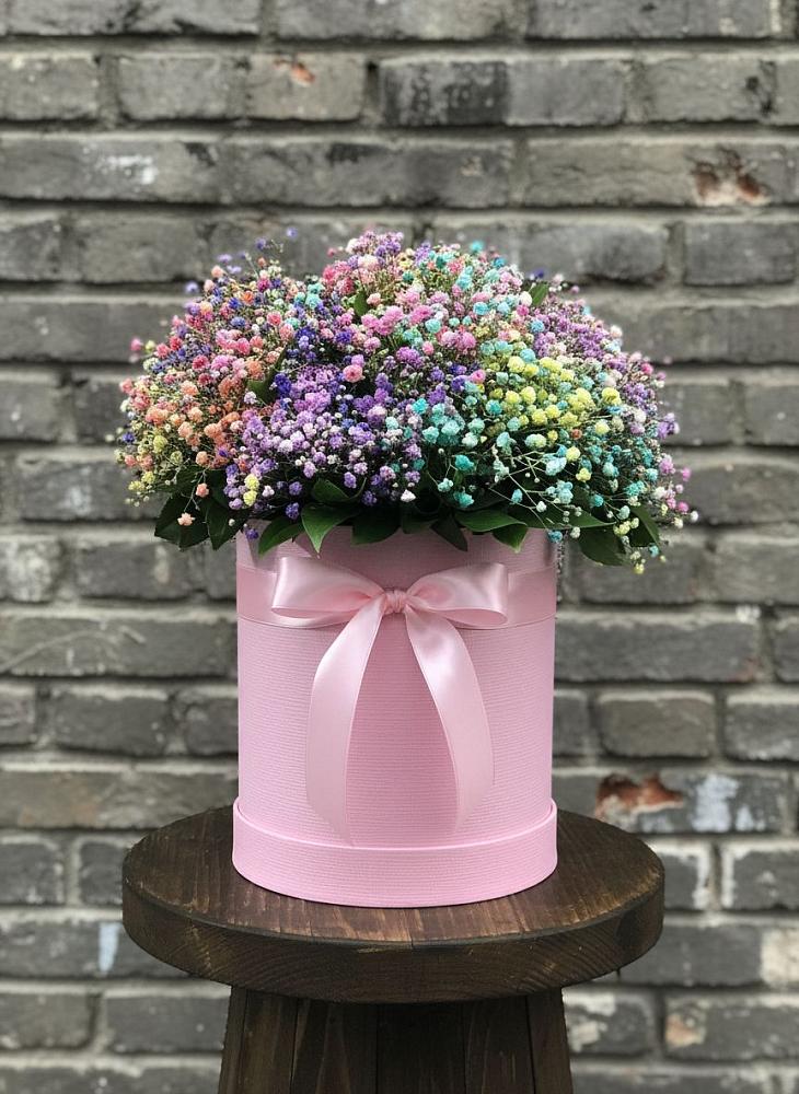 Цветочная композиция из Гипсофила и Розы в шляпной коробке в Новолеушковской