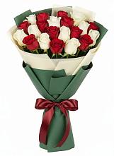 Букет Микс из красных и белых роз в Новолеушковской