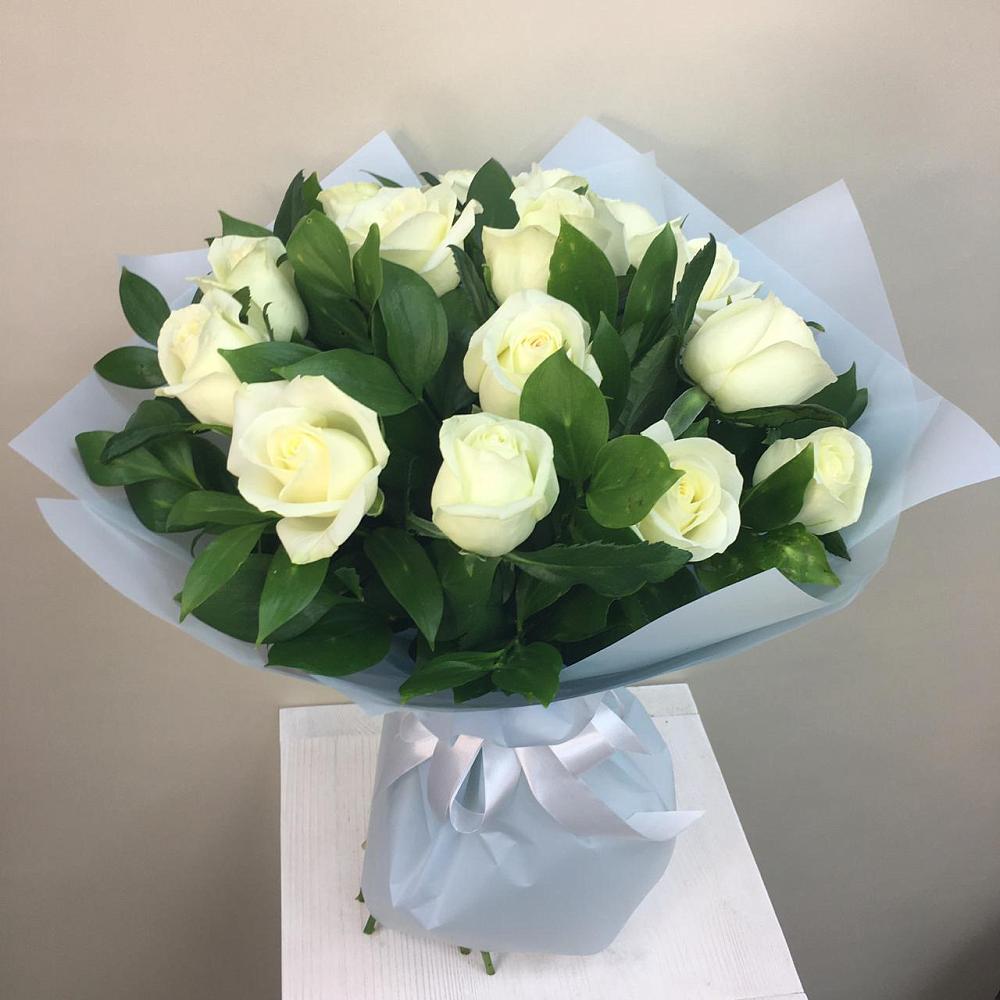 Букет 15 Белых роз Проуд в Новолеушковской