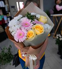Букет цветов из:  Герберы, Розы и Хризантемы в Новолеушковской