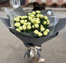 Букет Белые кустовые розы Солинеро в Новолеушковской