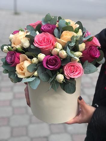 Цветочная композиция из Розы в шляпной коробке в Новолеушковской