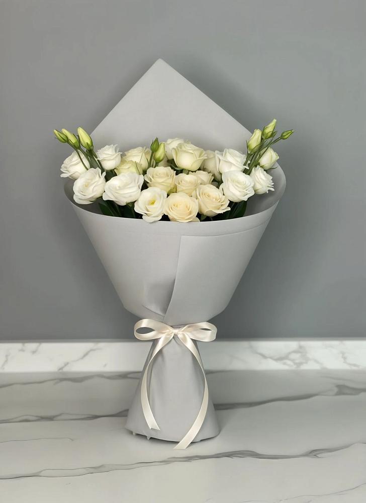 Букет цветов из: Розы и Лизиантусы в Новолеушковской