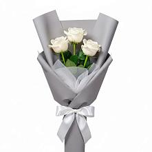 Букет 3 белые розы в Новолеушковской