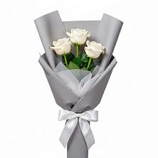 Букет 3 белые розы в Новолеушковской