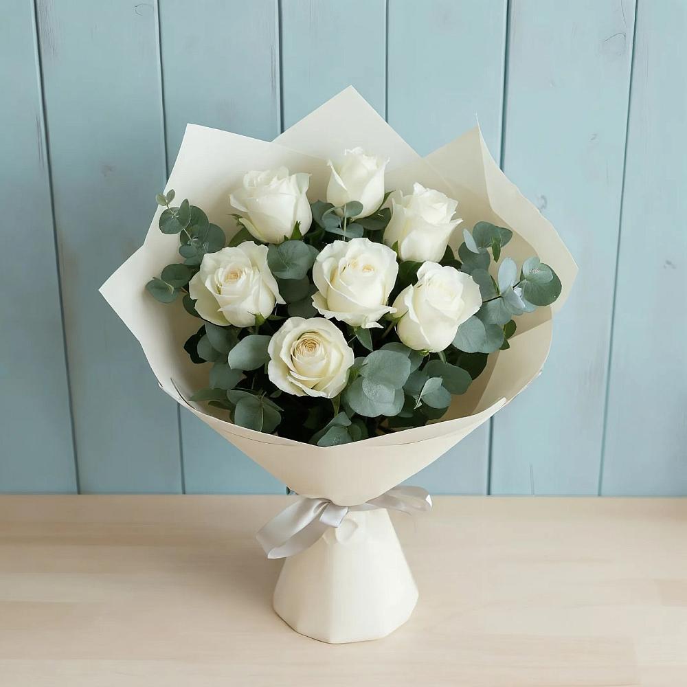 Букет Белые розы в Эвкалипте в Новолеушковской