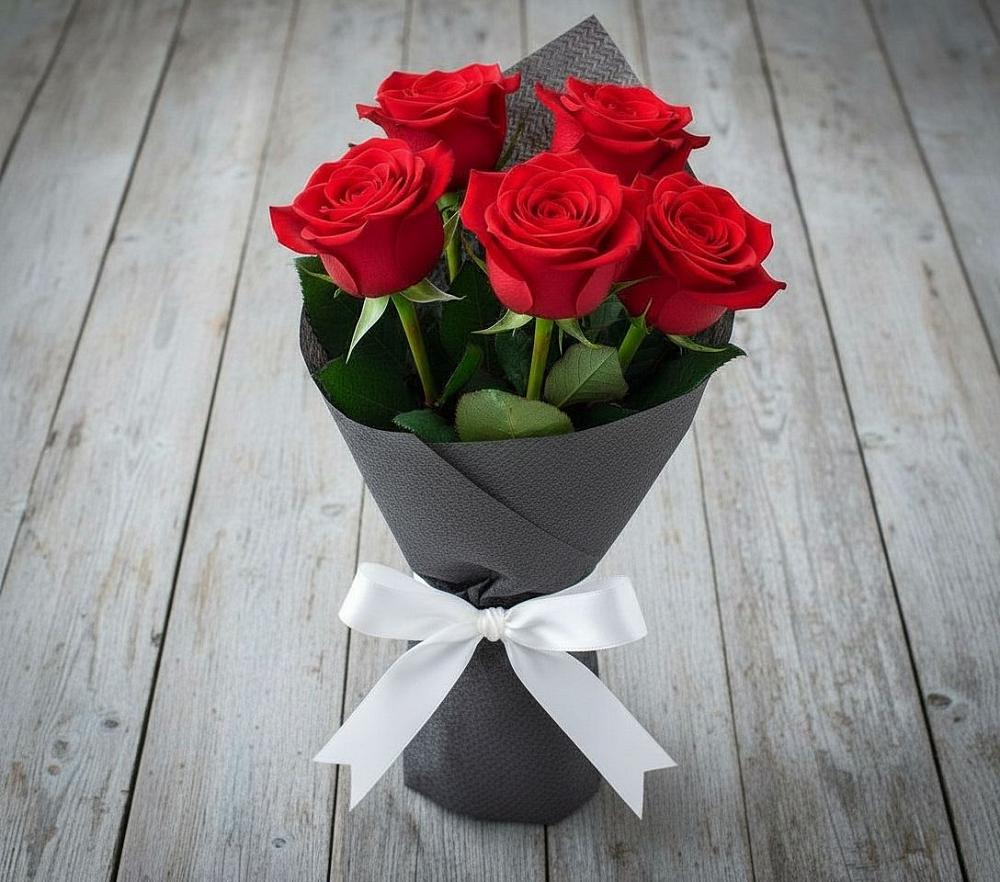 Букет 5 Красных роз Эдлесс Лав в Новолеушковской