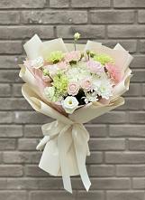 Букет цветов из:  Гвоздики, Розы, Лизиантусы и Хризантемы в Новолеушковской