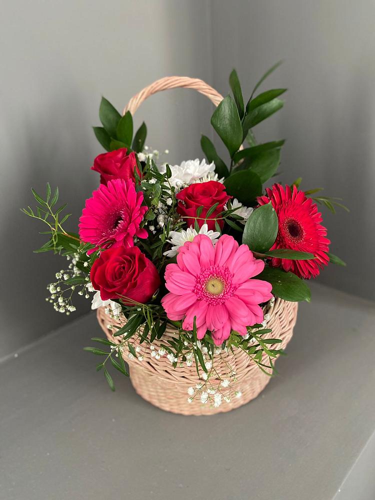 Цветочная композиция из Розы, Хризантемы и Герберы в корзине в Новолеушковской