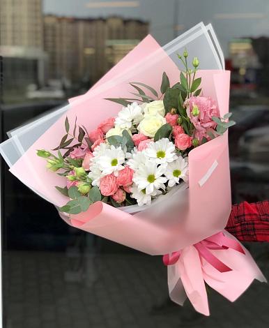 Букет цветов из: Розы, Лизиантусы и Хризантемы в Новолеушковской